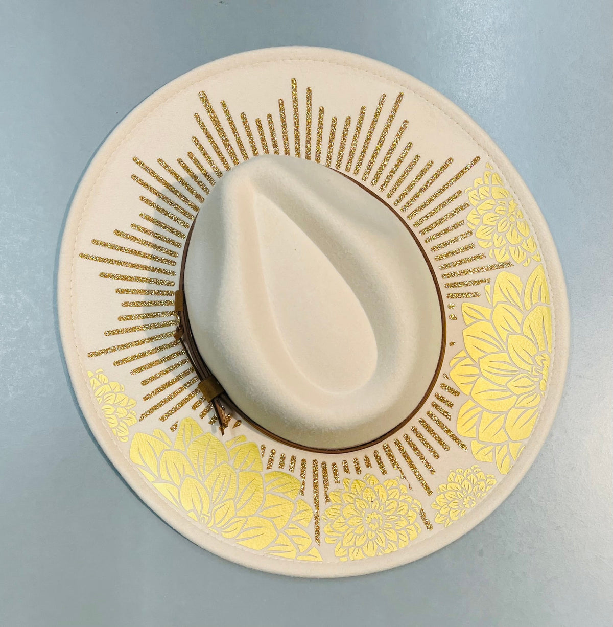 Fox & Fable - Vegan Felt Wide Brim Hat - XL Brim - Cream - Golden Dahlias
