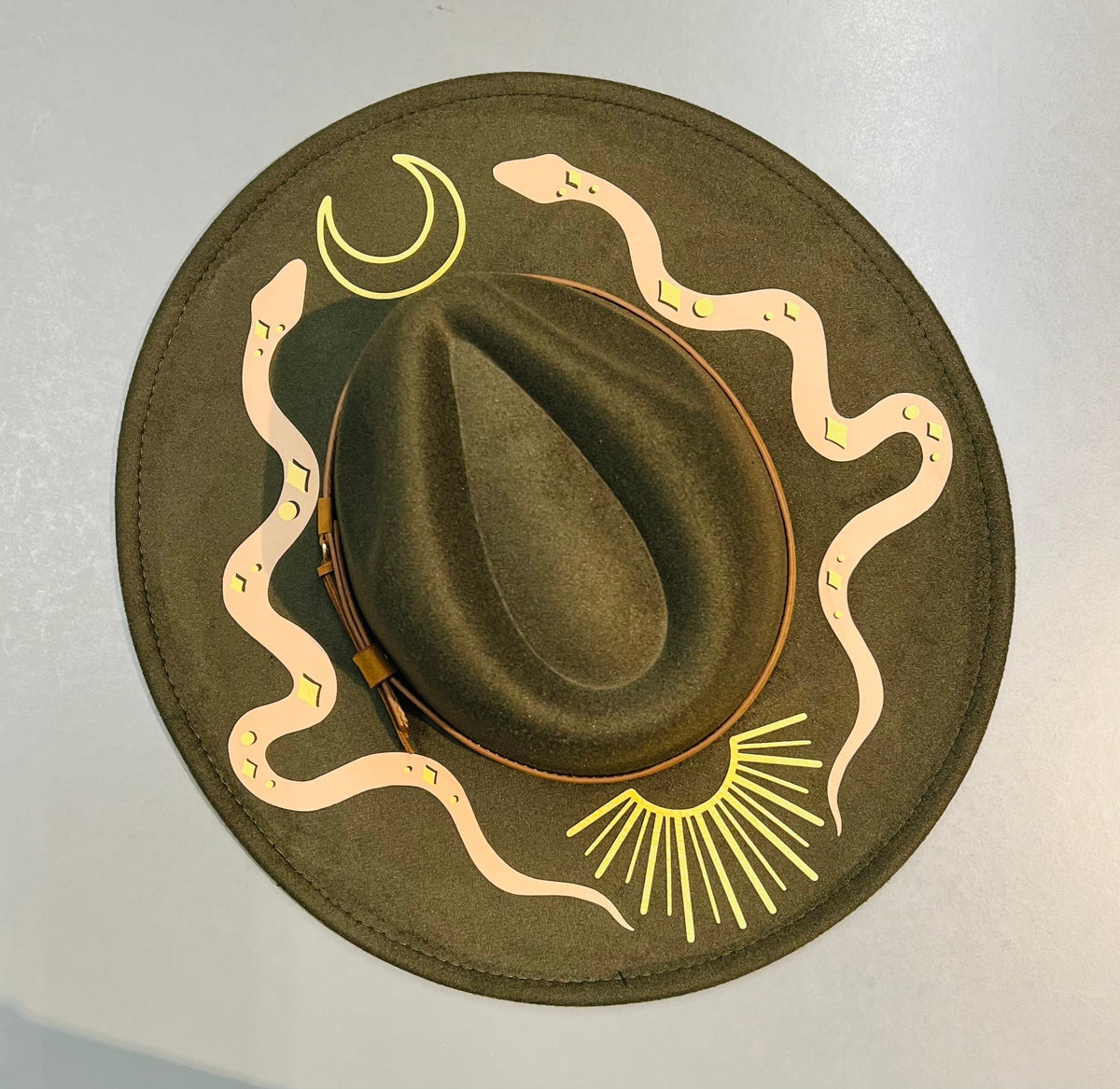 Fox & Fable - Vegan Felt Wide Brim Hat - XL Brim - Olive - Western Snakes