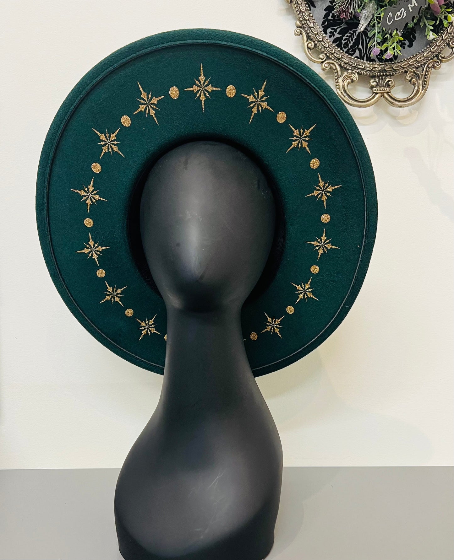 Fox & Fable - Vegan Felt Wide Brim Hat - XL Brim - Emerald - Gold Starburst