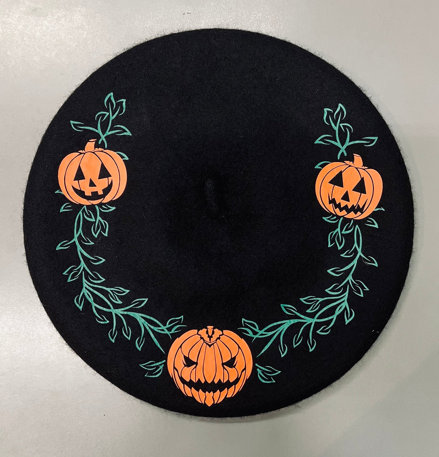 Vegan Beret - Jack-O-Vines