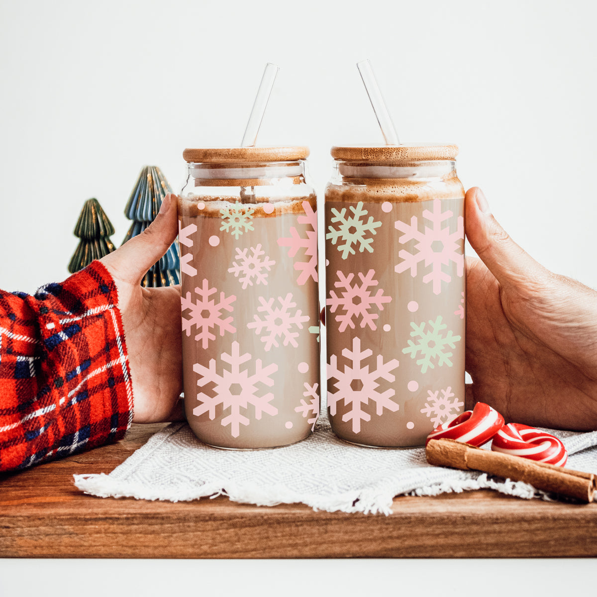 Pastel Snowflakes 17oz