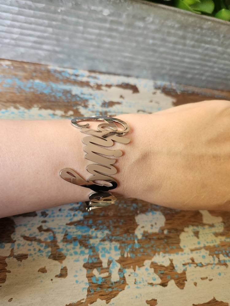 Chingona Metal Cuff