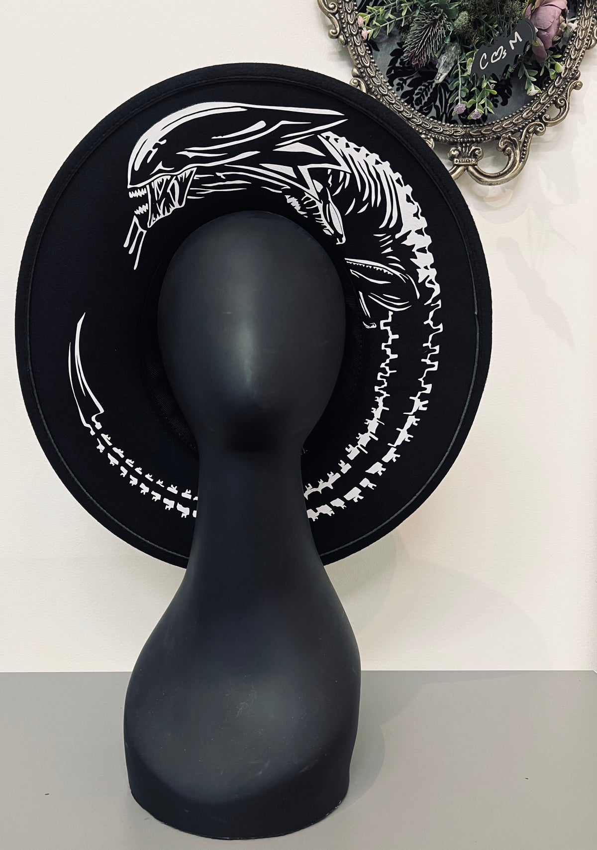 Vegan Felt Wide Brim Hat - XL Brim - Xenomorph