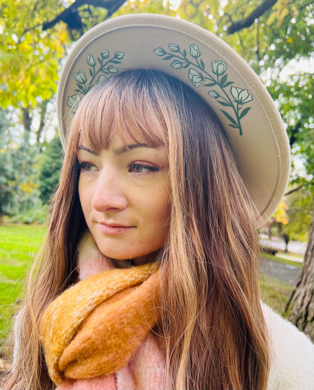 Fox & Fable - Vegan Felt Wide Brim Hat - Cream - White Floral