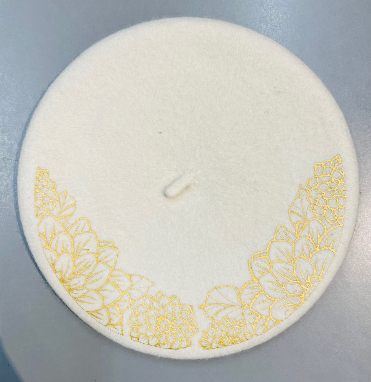 Vegan Beret - Cream - Dahlia Outline