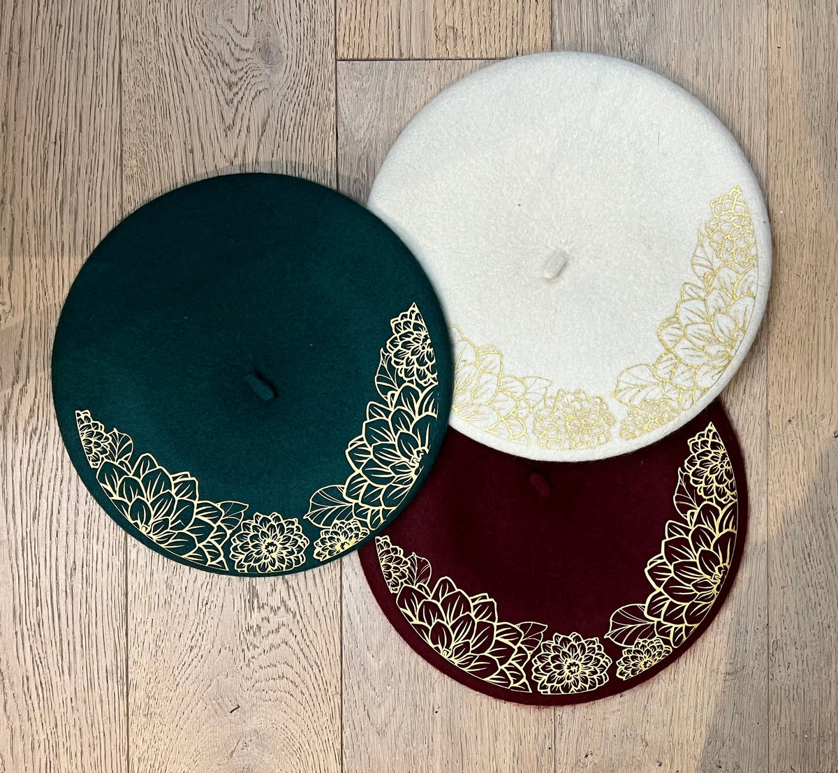 Vegan Beret - Cream - Dahlia Outline