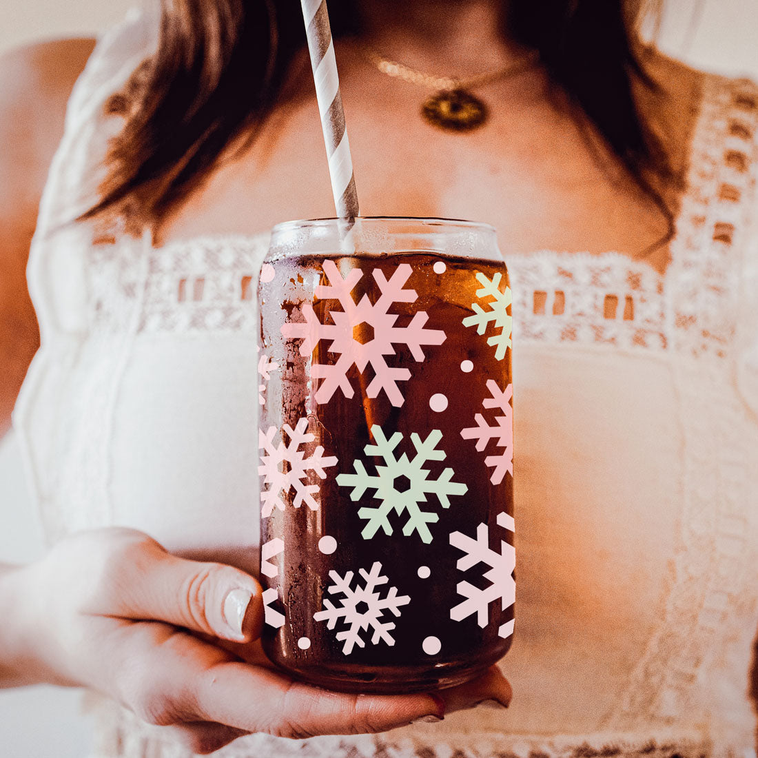 Pastel Snowflakes 17oz