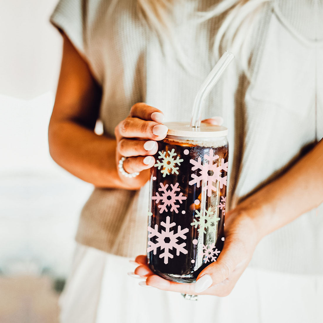Pastel Snowflakes 17oz