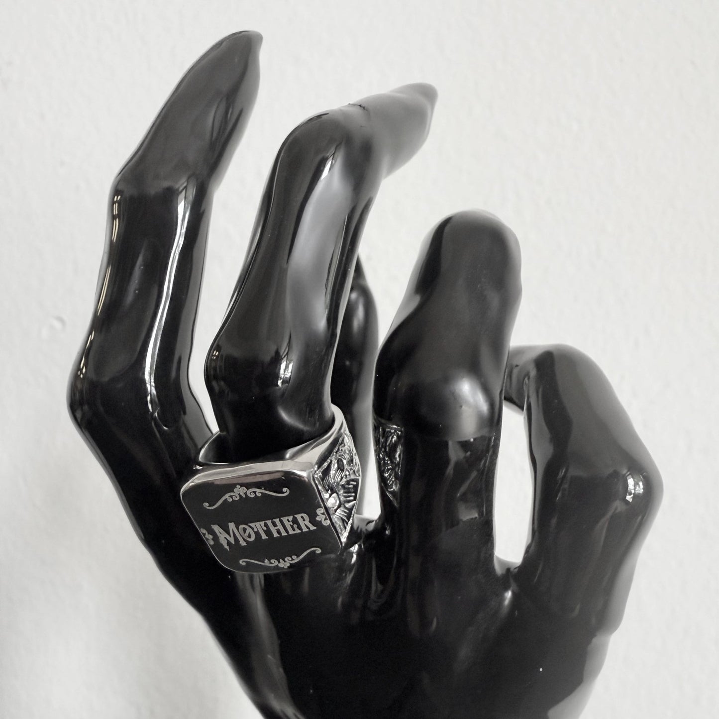 Victoriana Mother Ring (Adults)